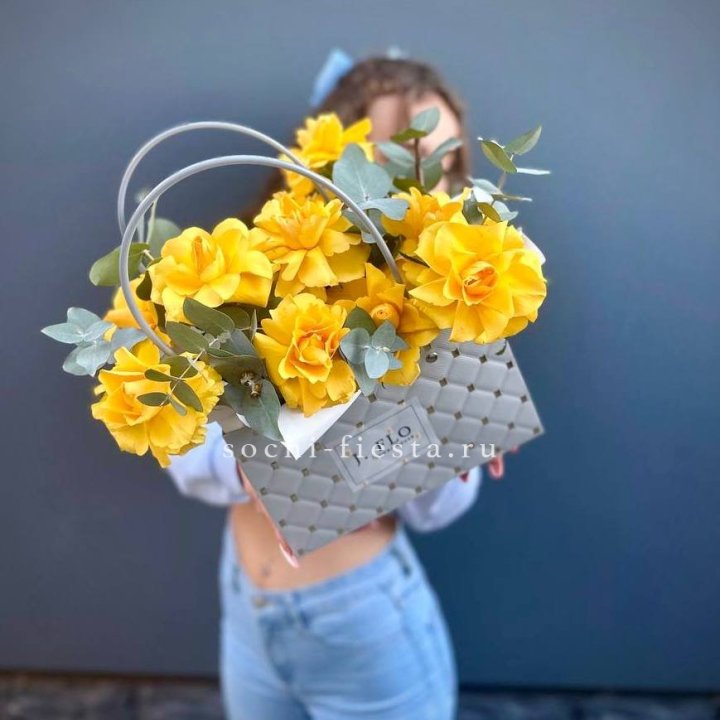 Сумочка с розами "Эдель" в Смоленске