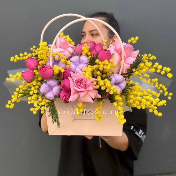 Сумочка мимозы и роз "Примавера" в Смоленске