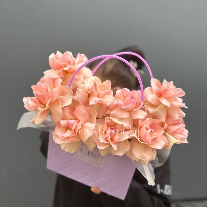 Сумочка с розами "Кети" в Смоленске