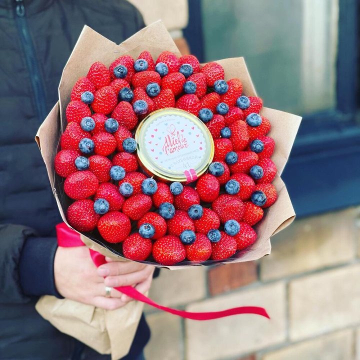 "Клубника и мёд" в Смоленске