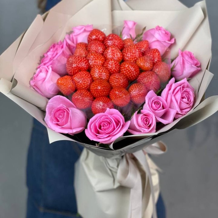 Клубника и розы в Смоленске