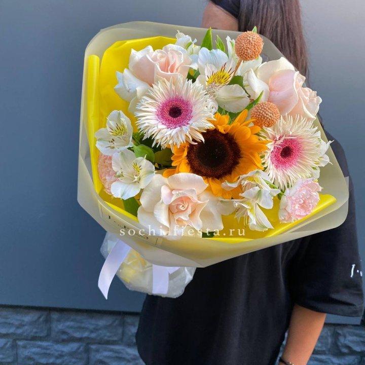 Букет с подсолнухом "Елоу" в Смоленске