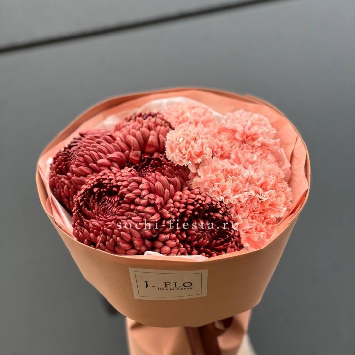 Букет хризантем и диантусов  в Смоленске