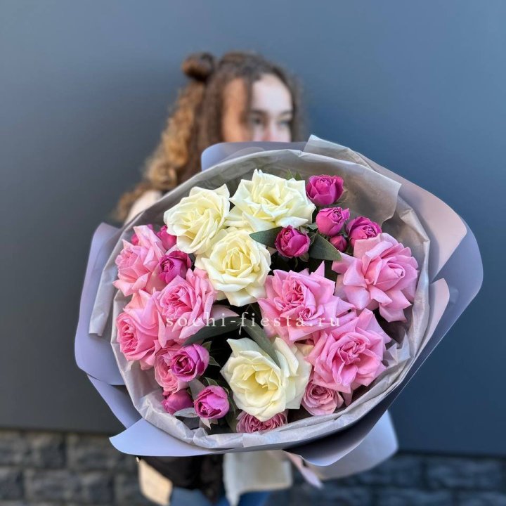 Букет французских и пионовидных роз в Смоленске