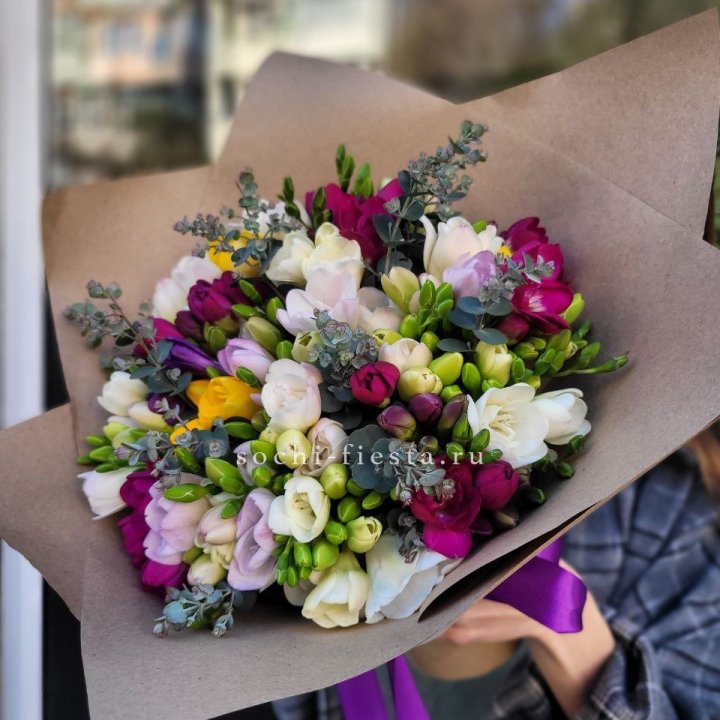 Букет фрезий "Радуга" в Смоленске