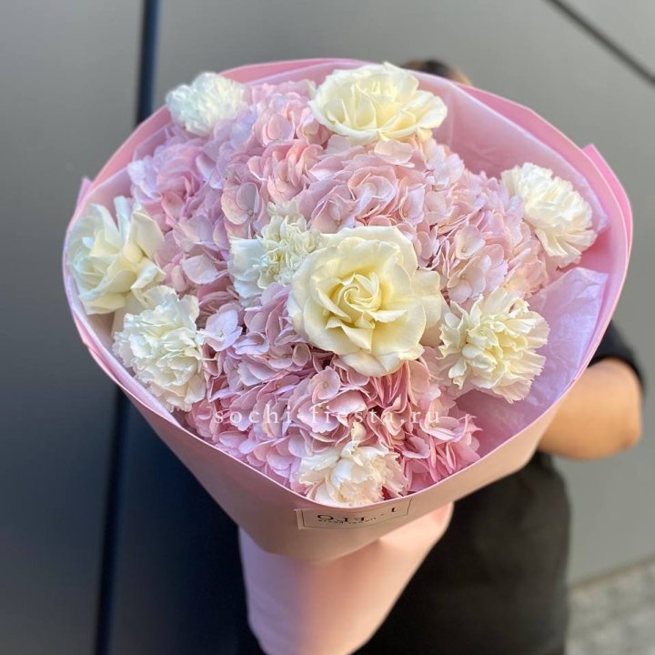  Букет гортензий и роз  в Смоленске