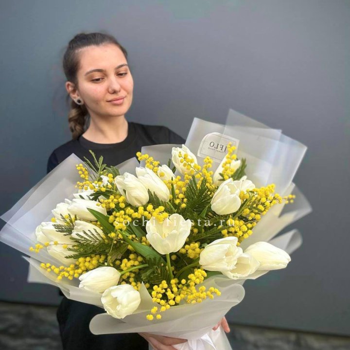 Букет тюльпанов и мимозы в Смоленске