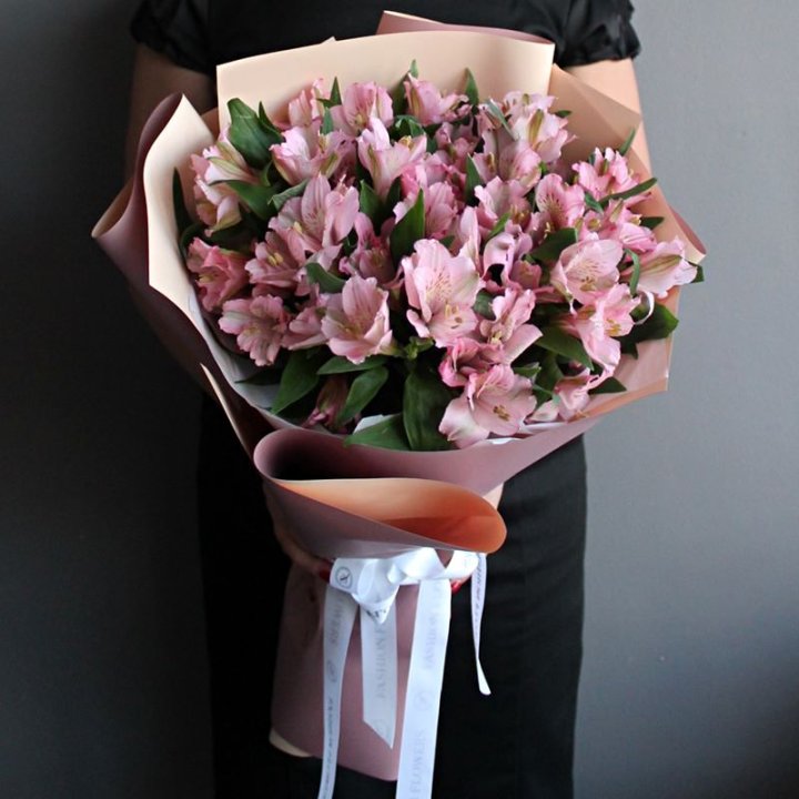 Букет розовых альстромерий в Смоленске