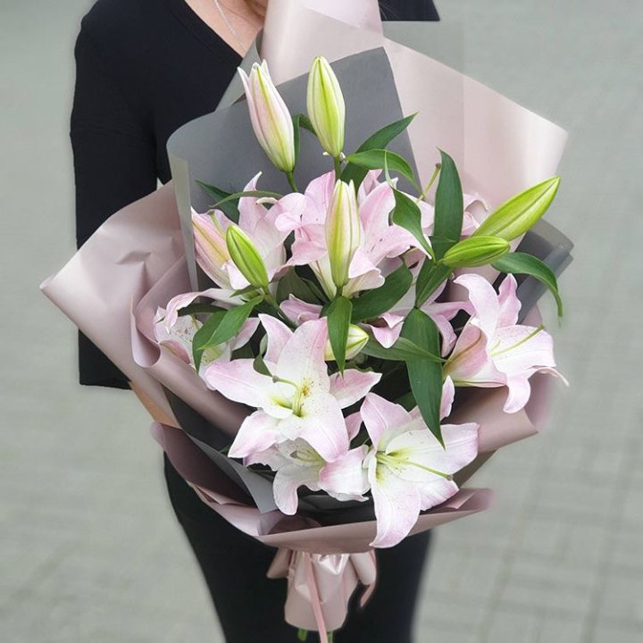 Букет розовых лилий в Смоленске