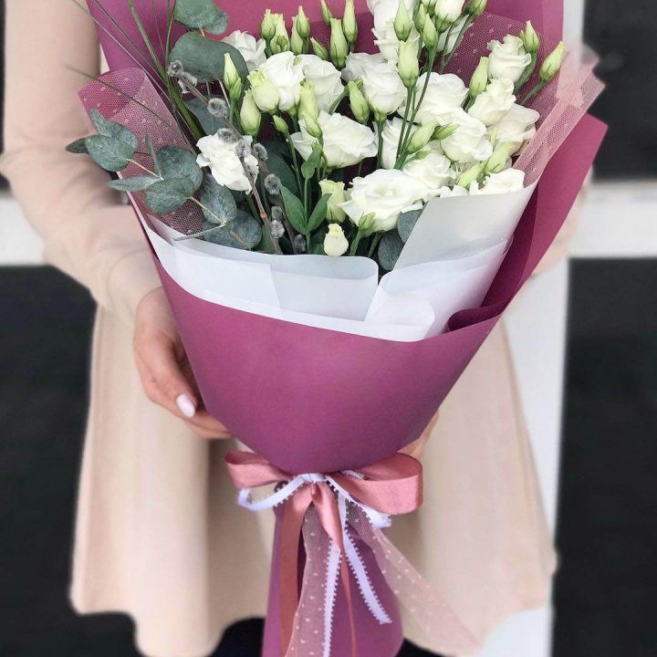 Эустомы с эвкалиптом в Смоленске