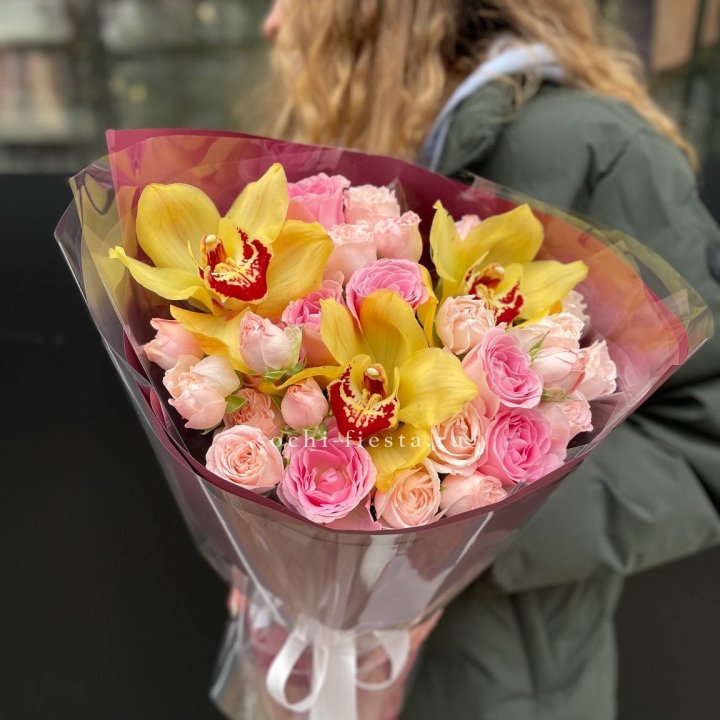  Букет орхидей и роз Есенья в Смоленске