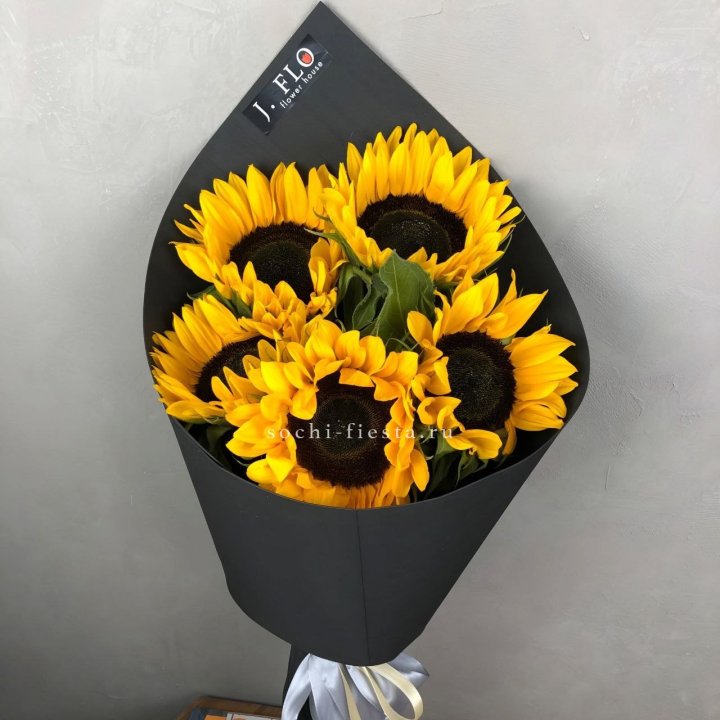Букет из 5  подсолнухов в Смоленске