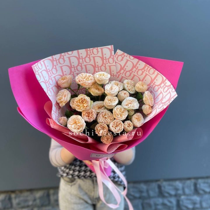 9 пионовидных роз в Смоленске