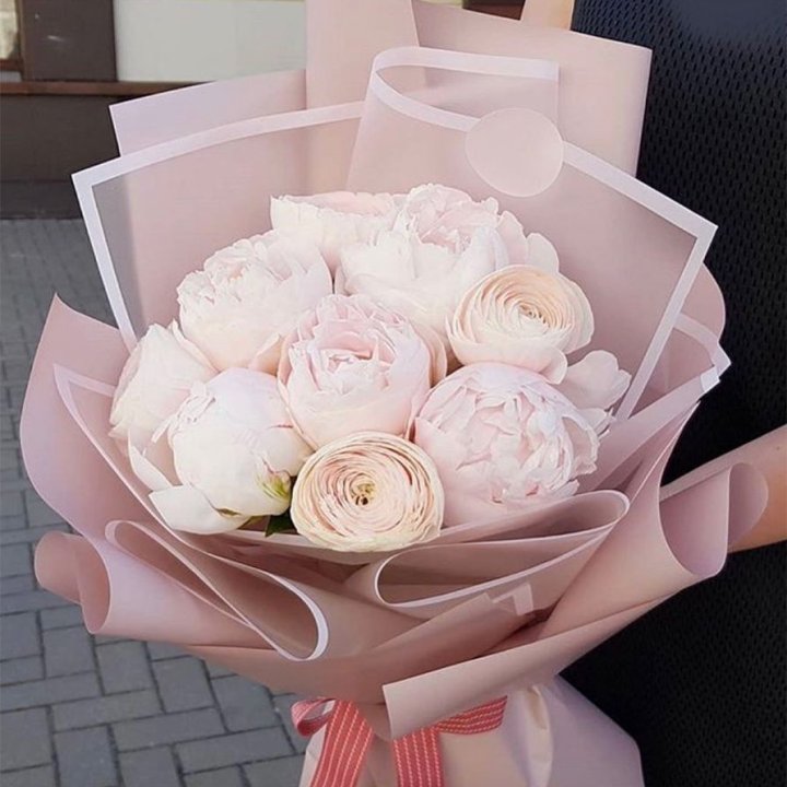 Пионы и ранункулюсы в Смоленске