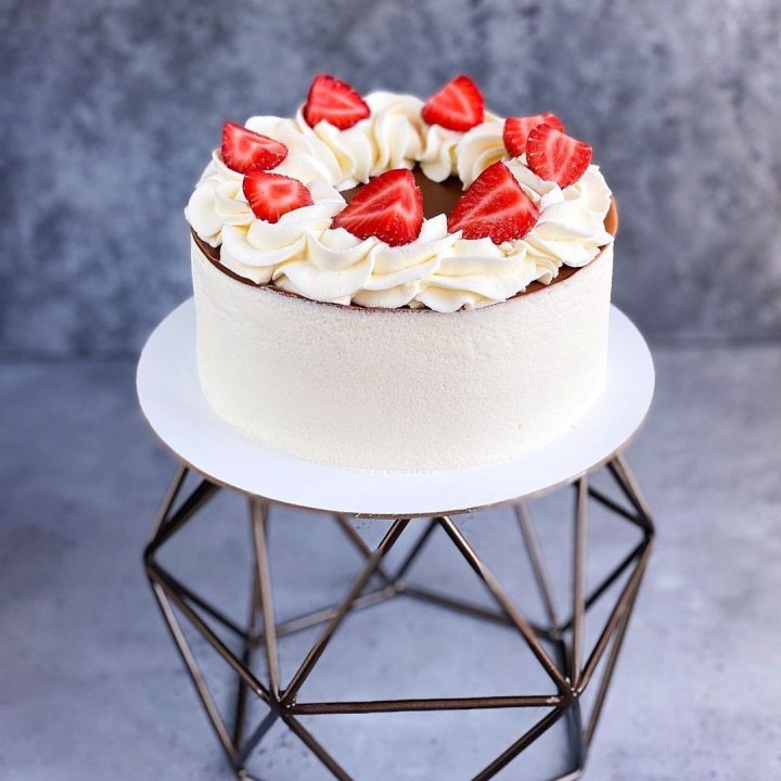 Торт "Клубника со сливками" в Смоленске