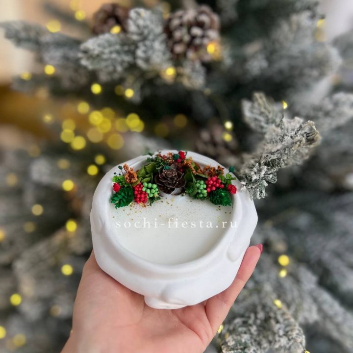 Свеча ароматическая в гипсе Руки с шишкой в Смоленске