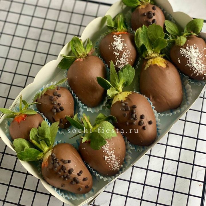 Клубника в шоколаде 10 ягод в Смоленске