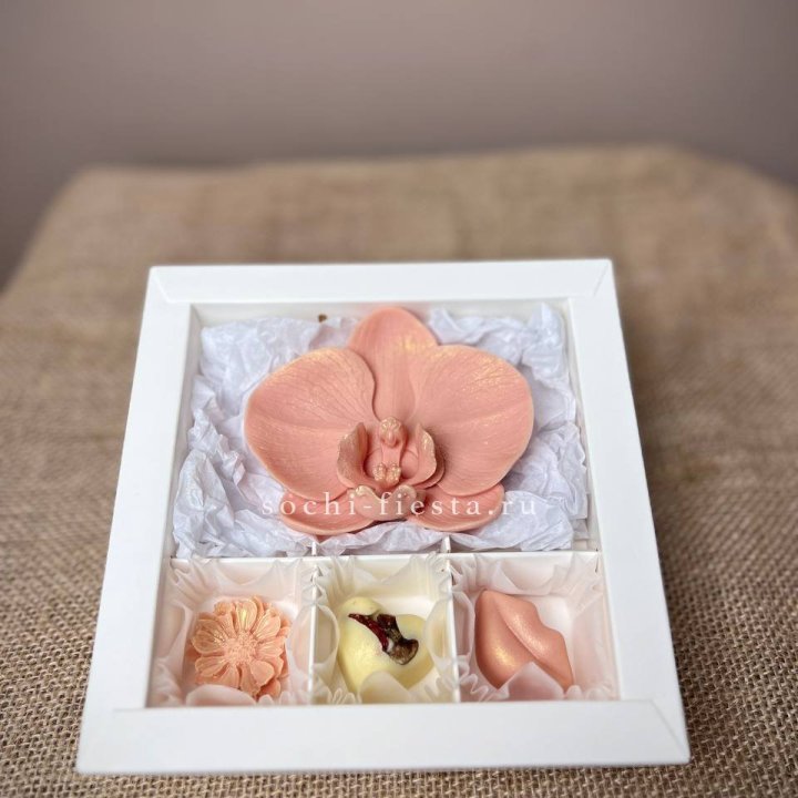 Конфеты из шоколада с Орхидеей в Смоленске