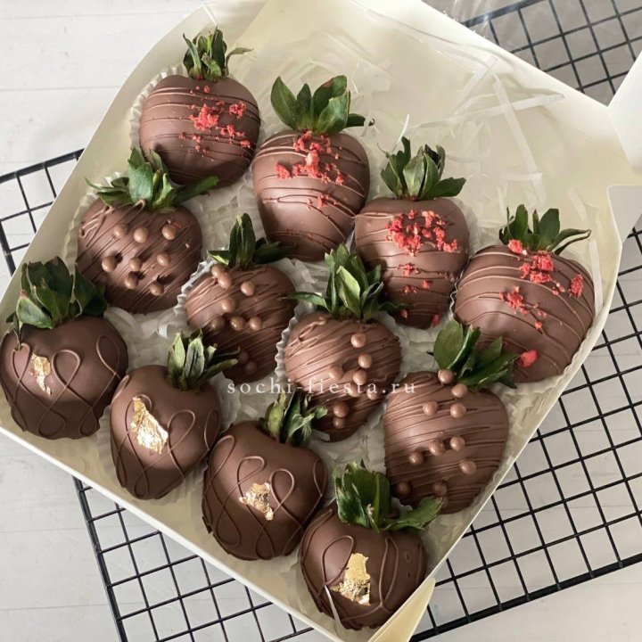 Клубника в шоколаде 12 ягод в Смоленске