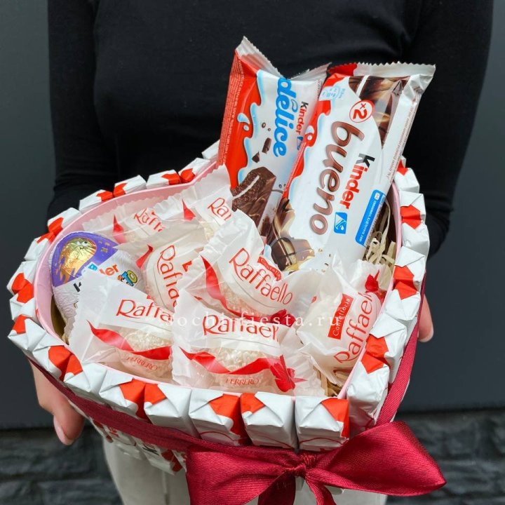 Подарочный набор сердце с Киндерами и Рафаэлло в Смоленске