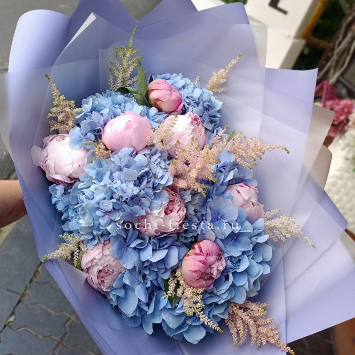 Дизайнерский букет с гортензией №3 в Смоленске