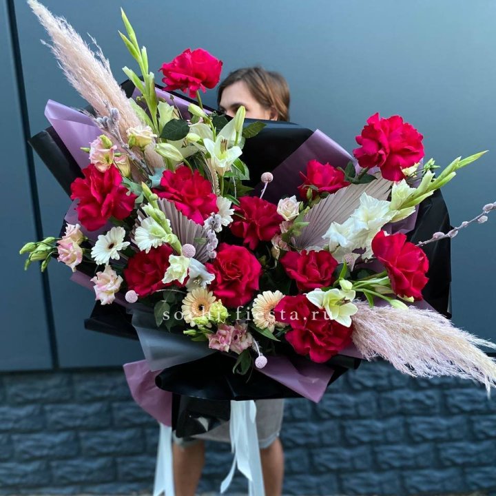 Дизайнерский букет Ред в Смоленске