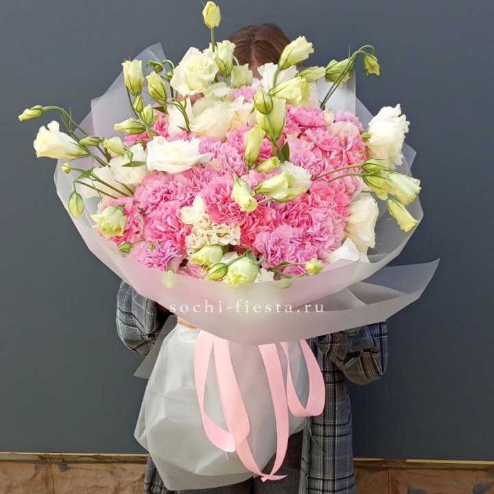 Букет из эустом и диантусов  в Смоленске