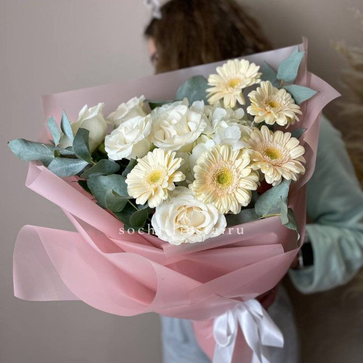 Букет роз, гортензии, гербер  в Смоленске