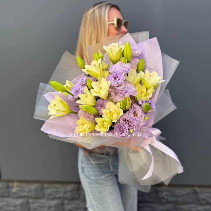  Букет лилий и эустом в Смоленске