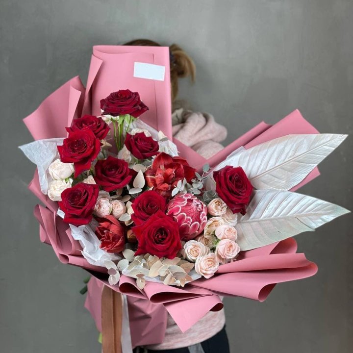 Дизайнерский букет "Ред Вильвет" в Смоленске