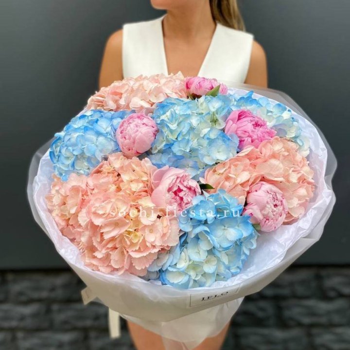 Дуобукет гортензии с пионами  в Смоленске