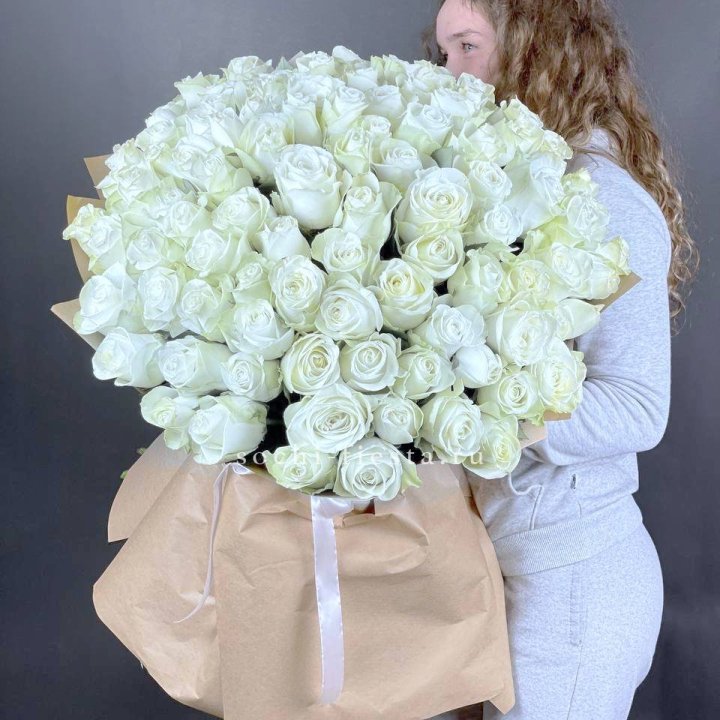 101 белая высокая импортная роза в Смоленске