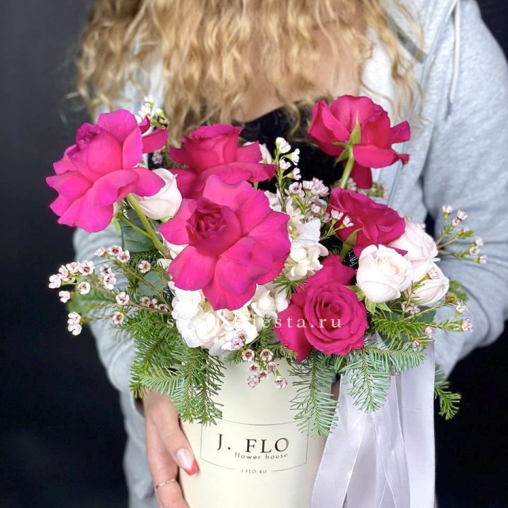 Новогодняя композиция в коробке пинк розе в Смоленске