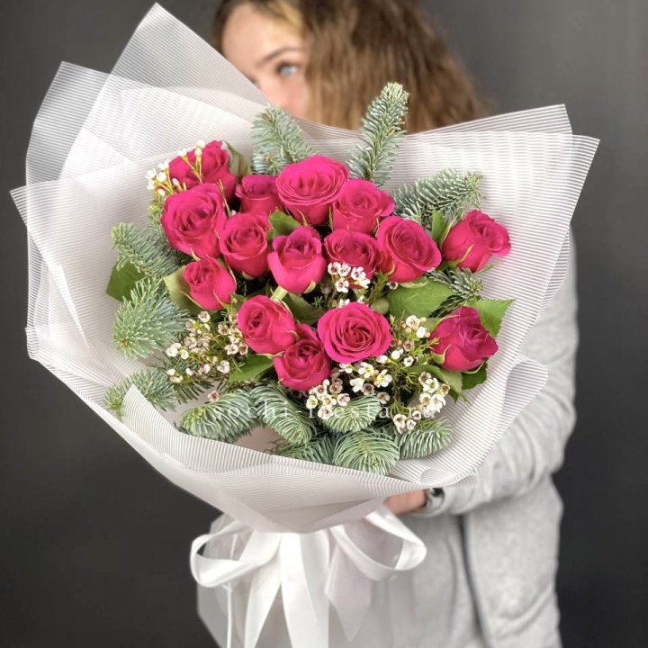 Новогодний букет Елки и Розы в Смоленске