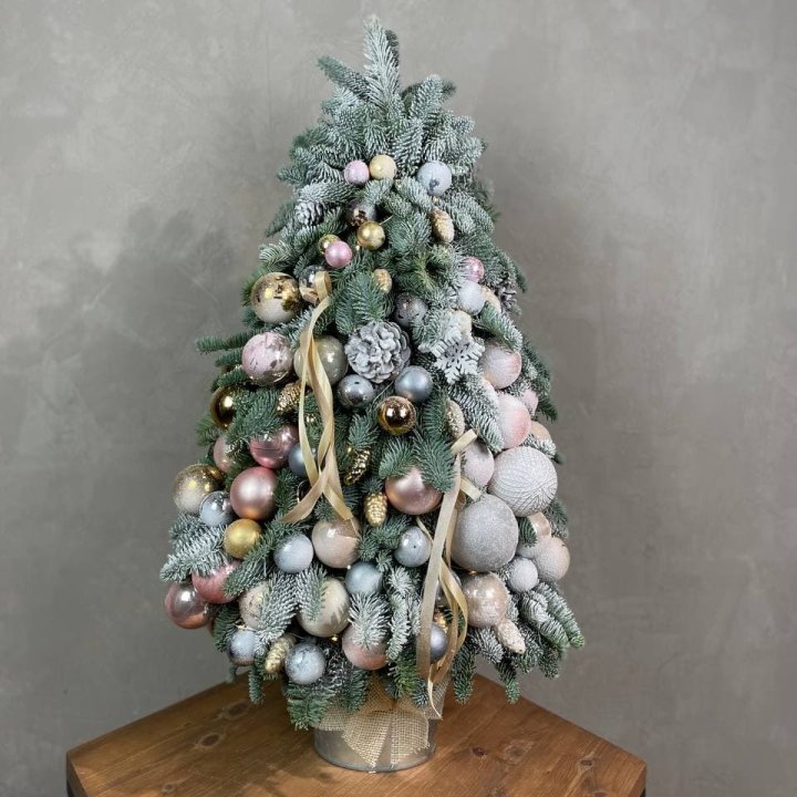 Новогодняя ёлка из веток датского нобилиса в Смоленске