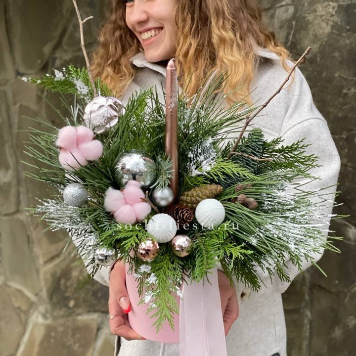 Новогодняя композиция в коробке пинк в Смоленске