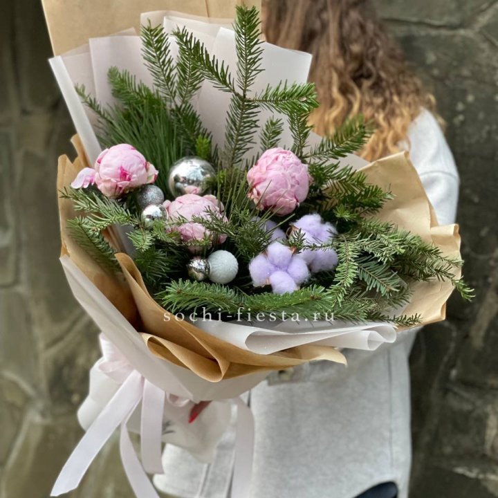 Новогодний букет с пионами  в Смоленске