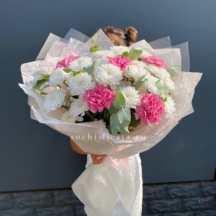  Букет  хризантем и диантусов "Воздушный" в Смоленске