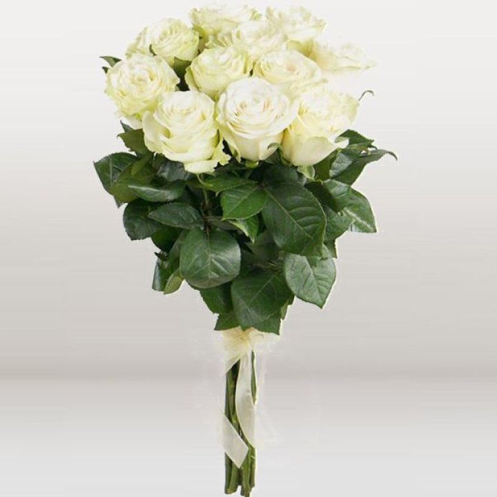 11 белых голландских роз в Смоленске