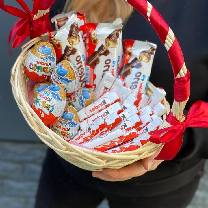 Корзина с киндерами  в Смоленске
