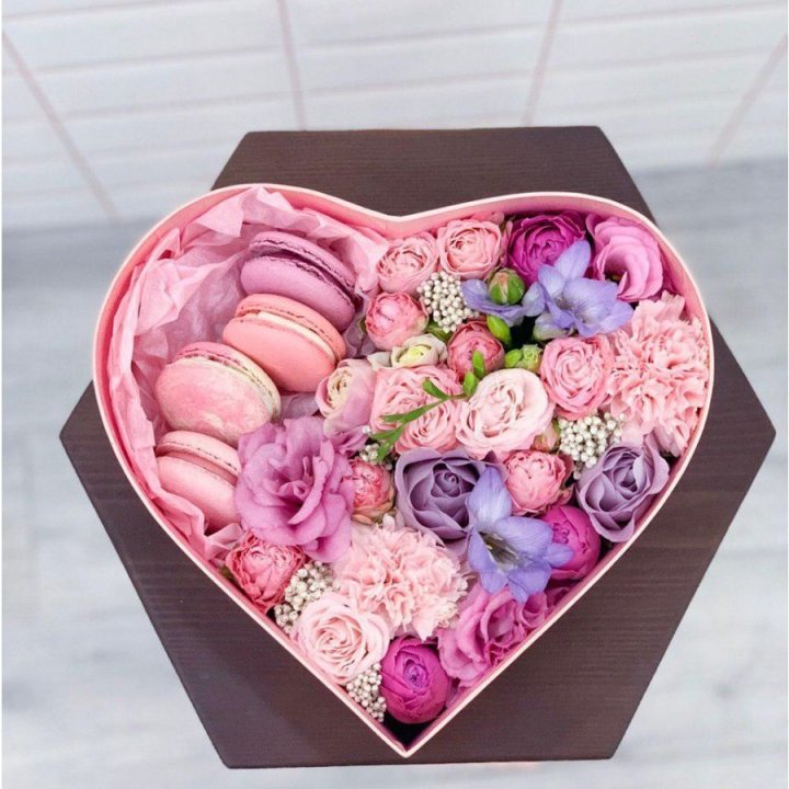 Бокс-сердце с макаронс  в Смоленске