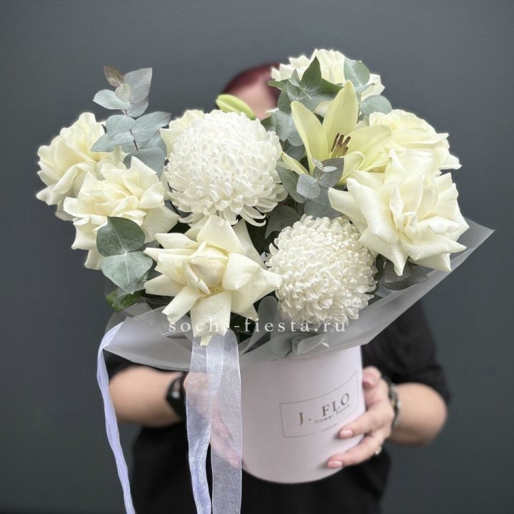 Цветы в шляпной коробке  в Смоленске
