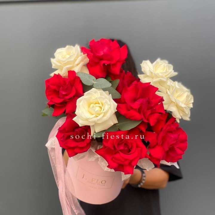 13 Французских роз в боксе в Смоленске