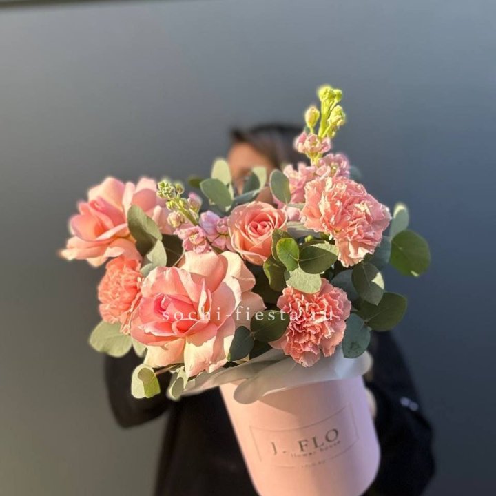 Цветы в боксе "Сизара" в Смоленске