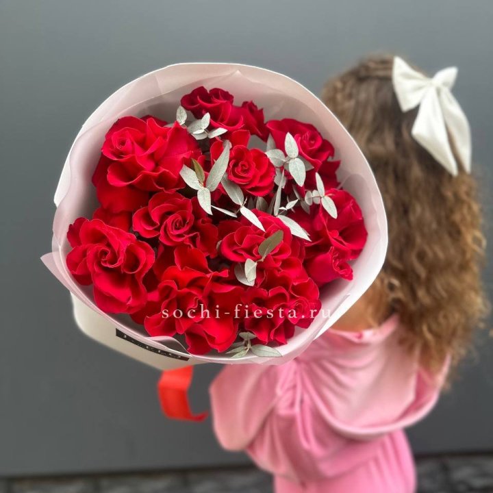 11 Красных французских роз в Смоленске