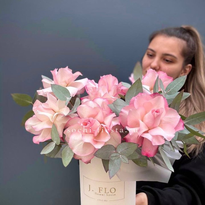 7 Французских роз в боксе в Смоленске