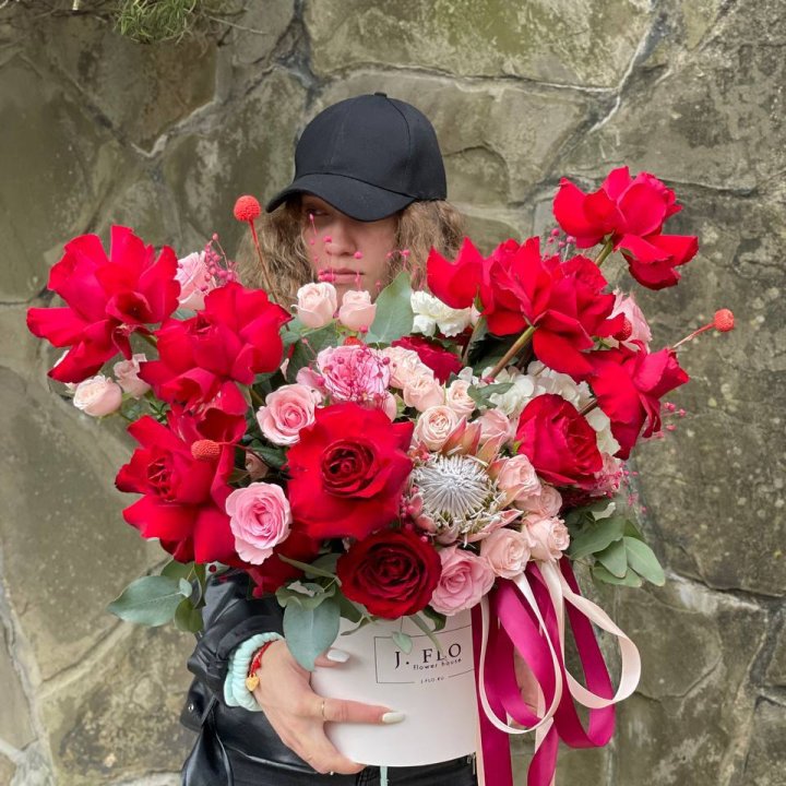 Яркий бокс "Для неё" в Смоленске