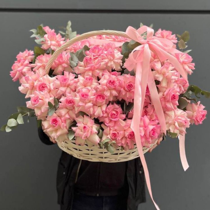 51 розовая роза в корзине в Смоленске