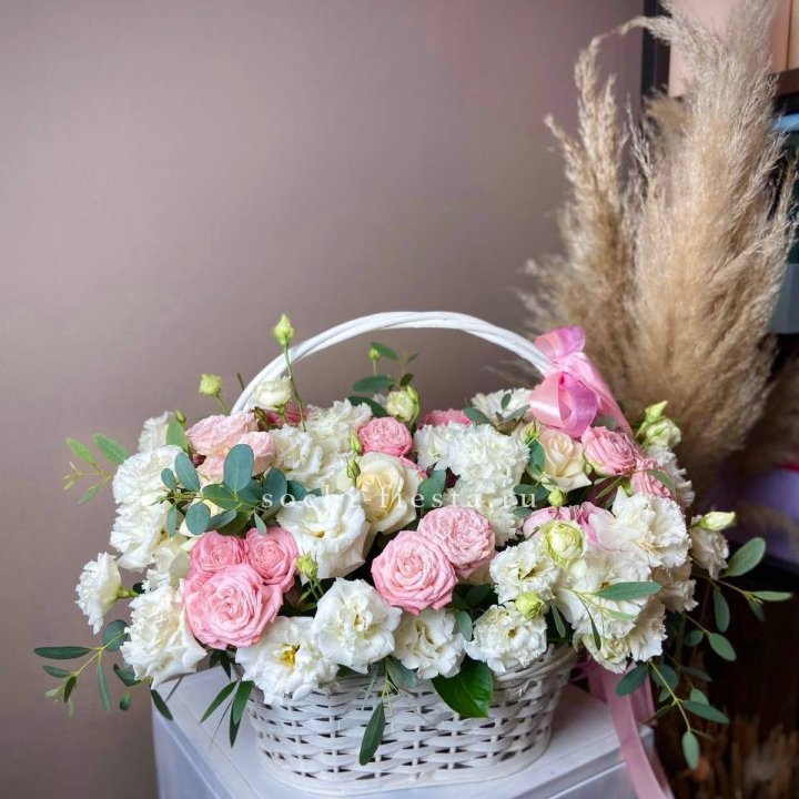 Цветочная корзина "Пинки вайт" в Смоленске