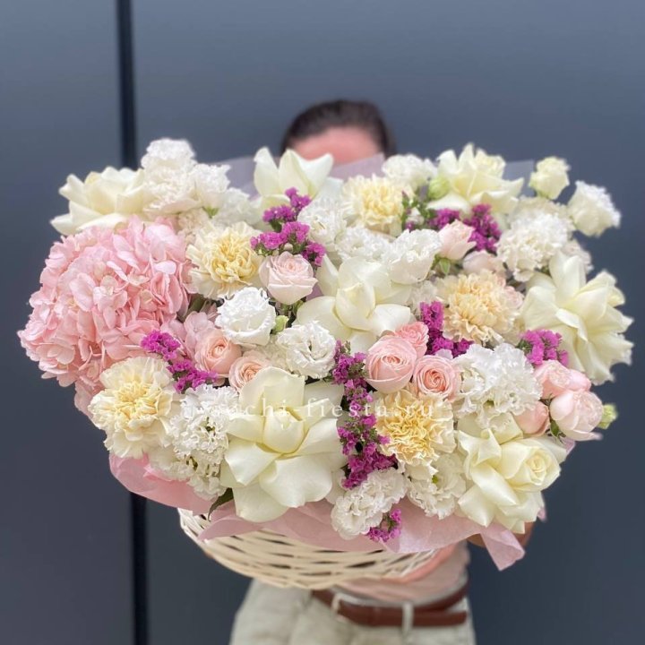 Корзина "Воздушная нежность" в Смоленске